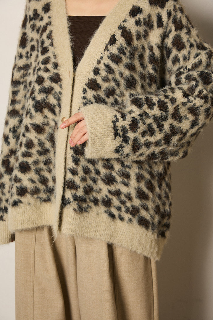 【即納】起毛Vネックレオパード柄ニットカーディガン