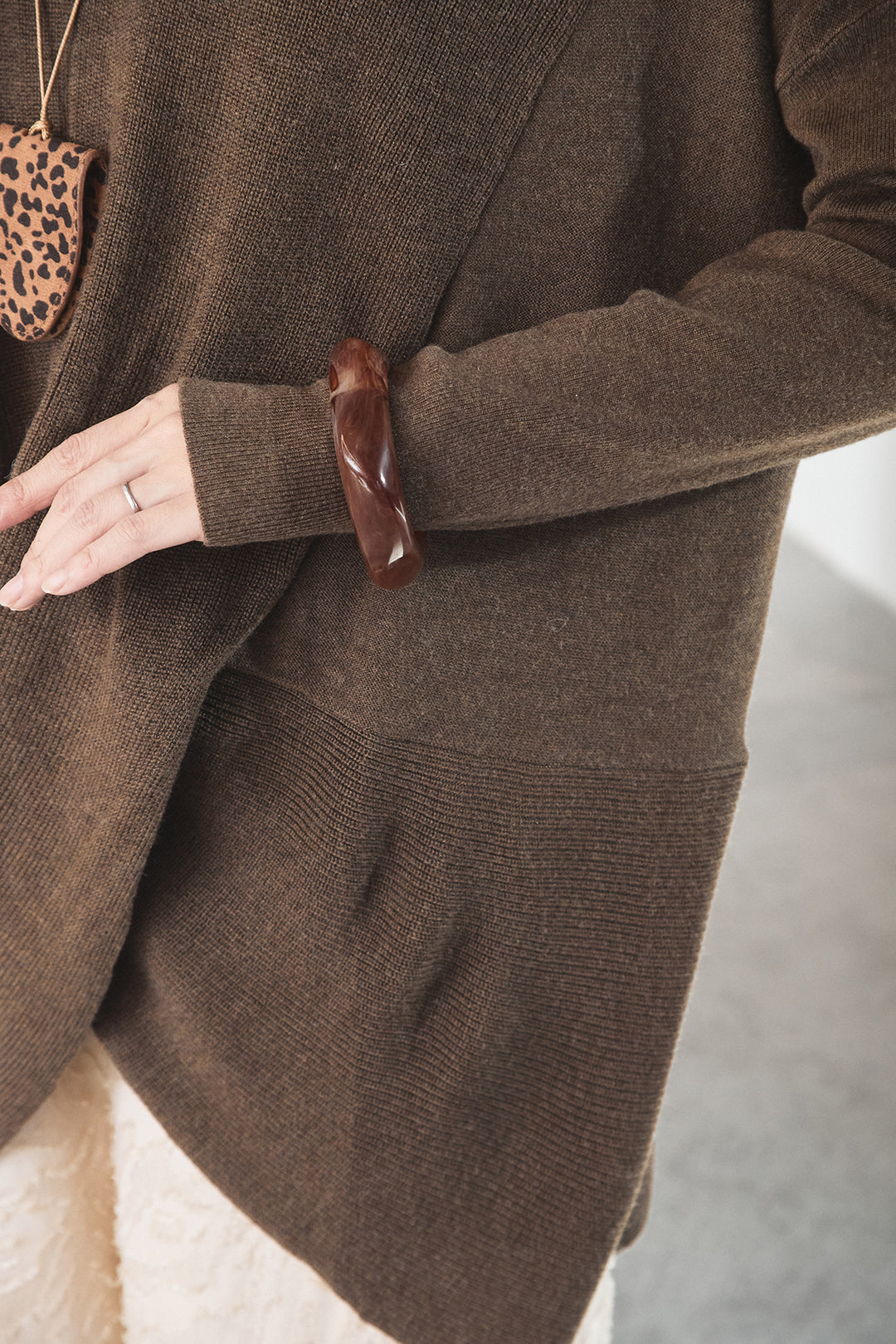 裾クロスデザインニットトップス