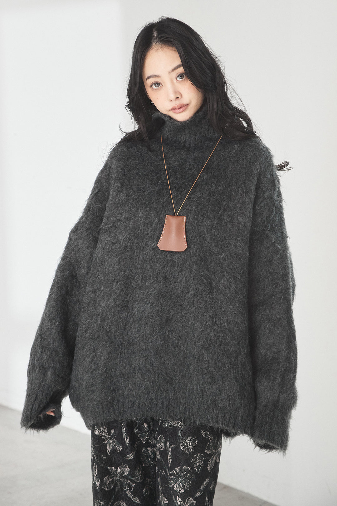 起毛オーバーハイネックニット