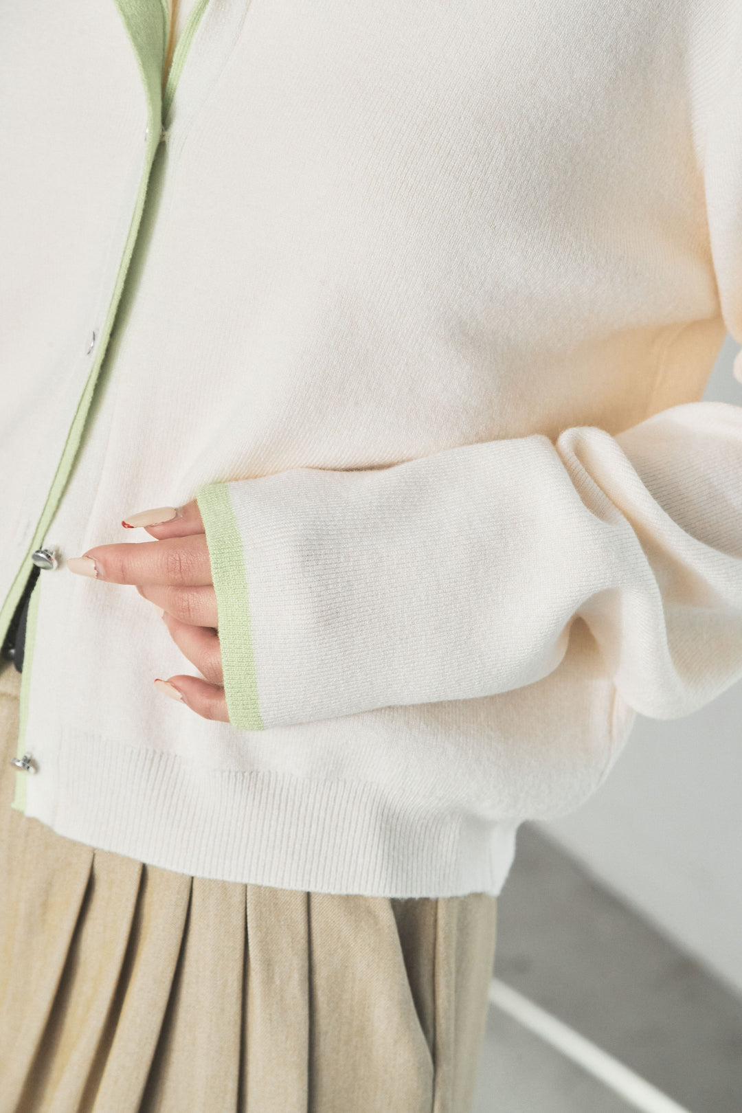 レイヤード風配色ニットカーディガン/アイボリー