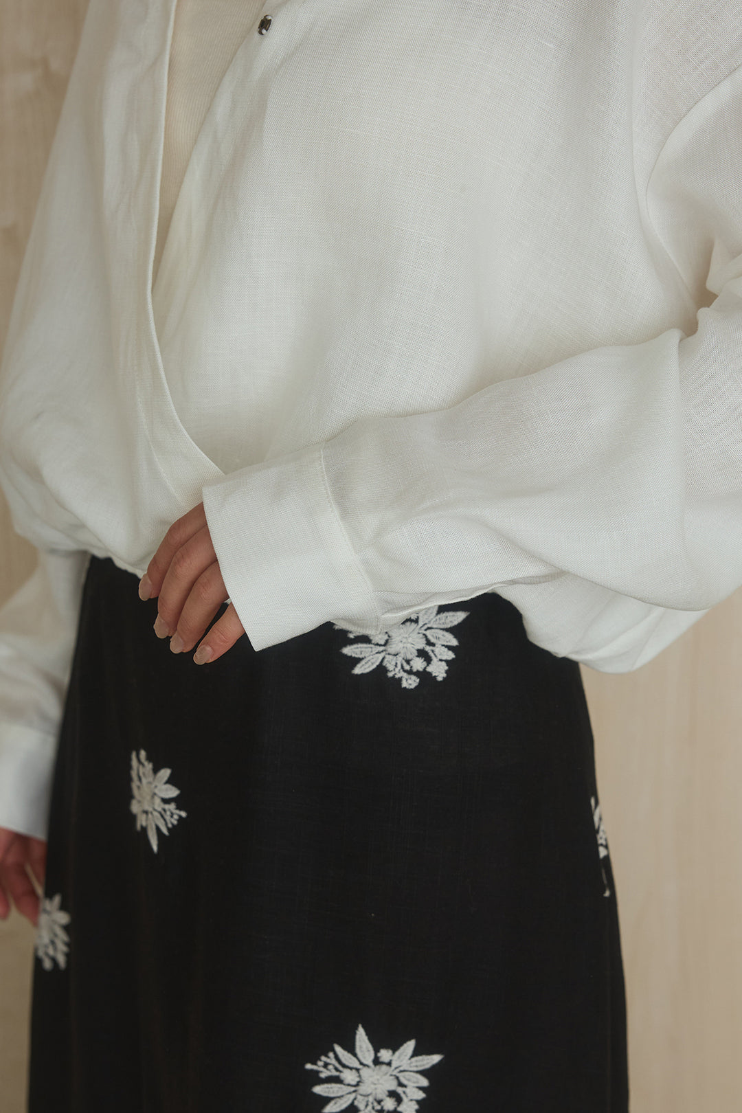 [SET]麻混襟付きトップス+レースコンビフラワー刺繍柄スカート(2set)