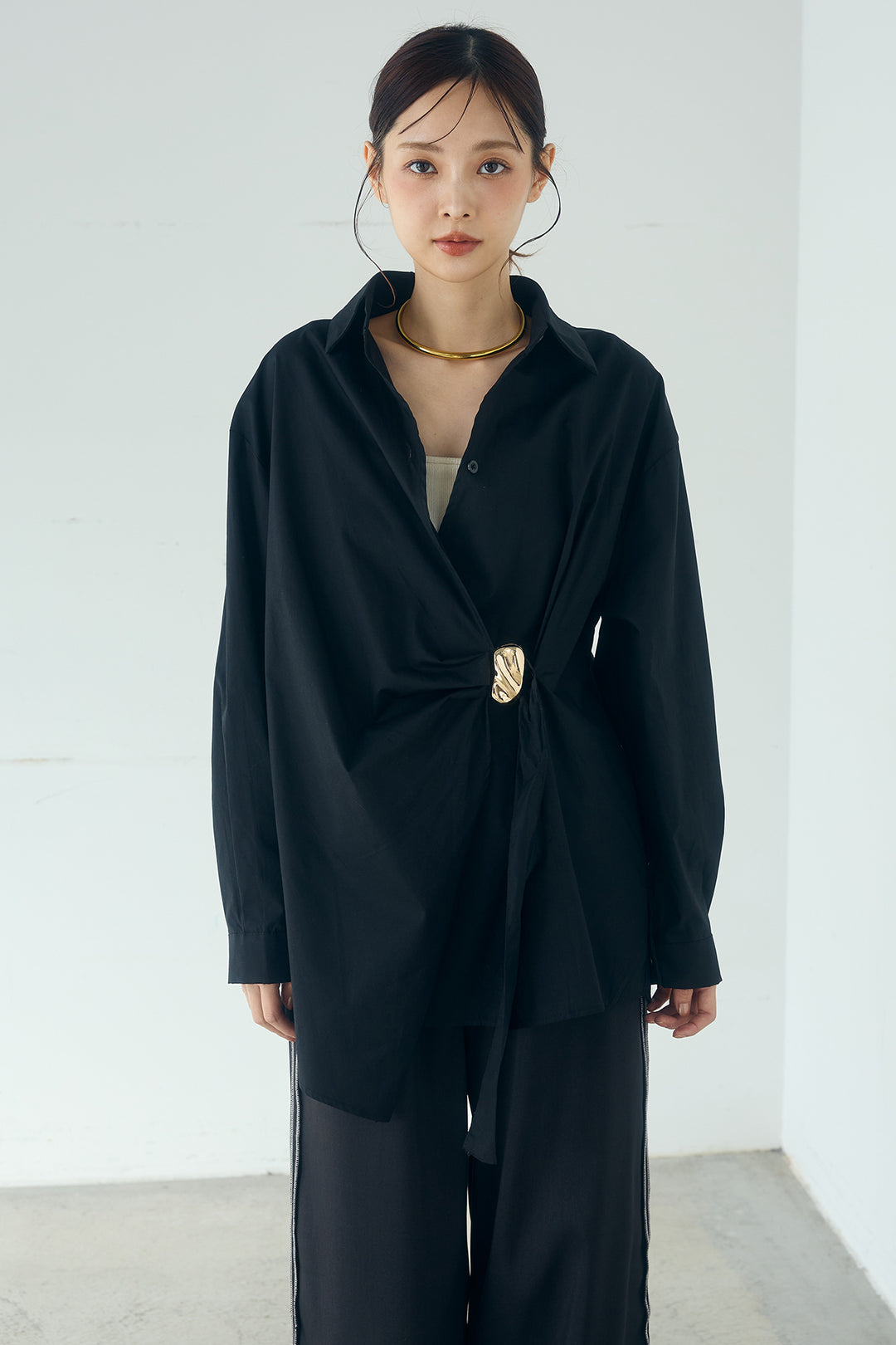 サイド留め具デザインシャツ