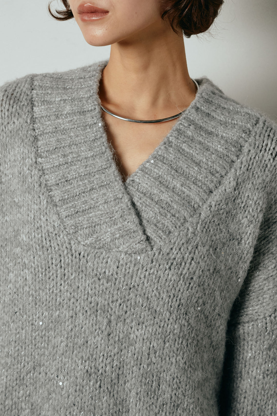 Vネックラメニットトップス