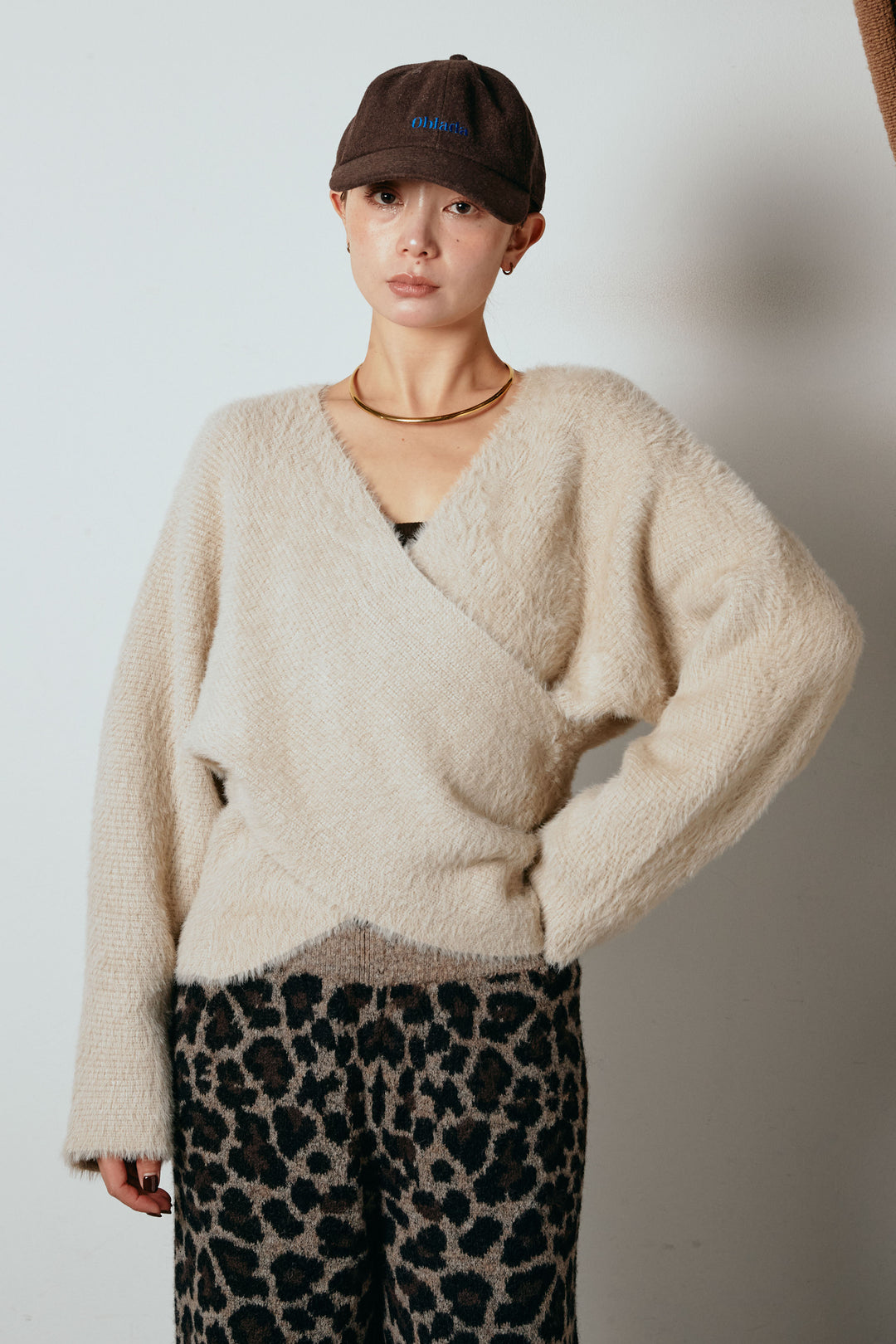 [SET]シャギーカシュクールニットトップス+リラックスレオパード柄ニットパンツ(2set)