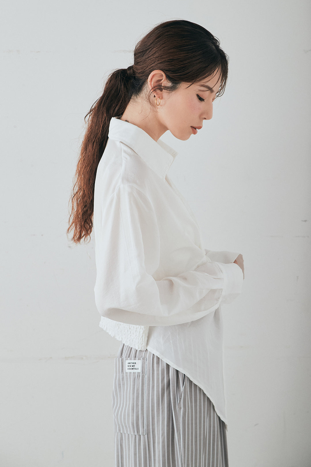 [SET]裾巻きツイストデザインシャツ+ベルト付きサイドタックワイドパンツ(2set)