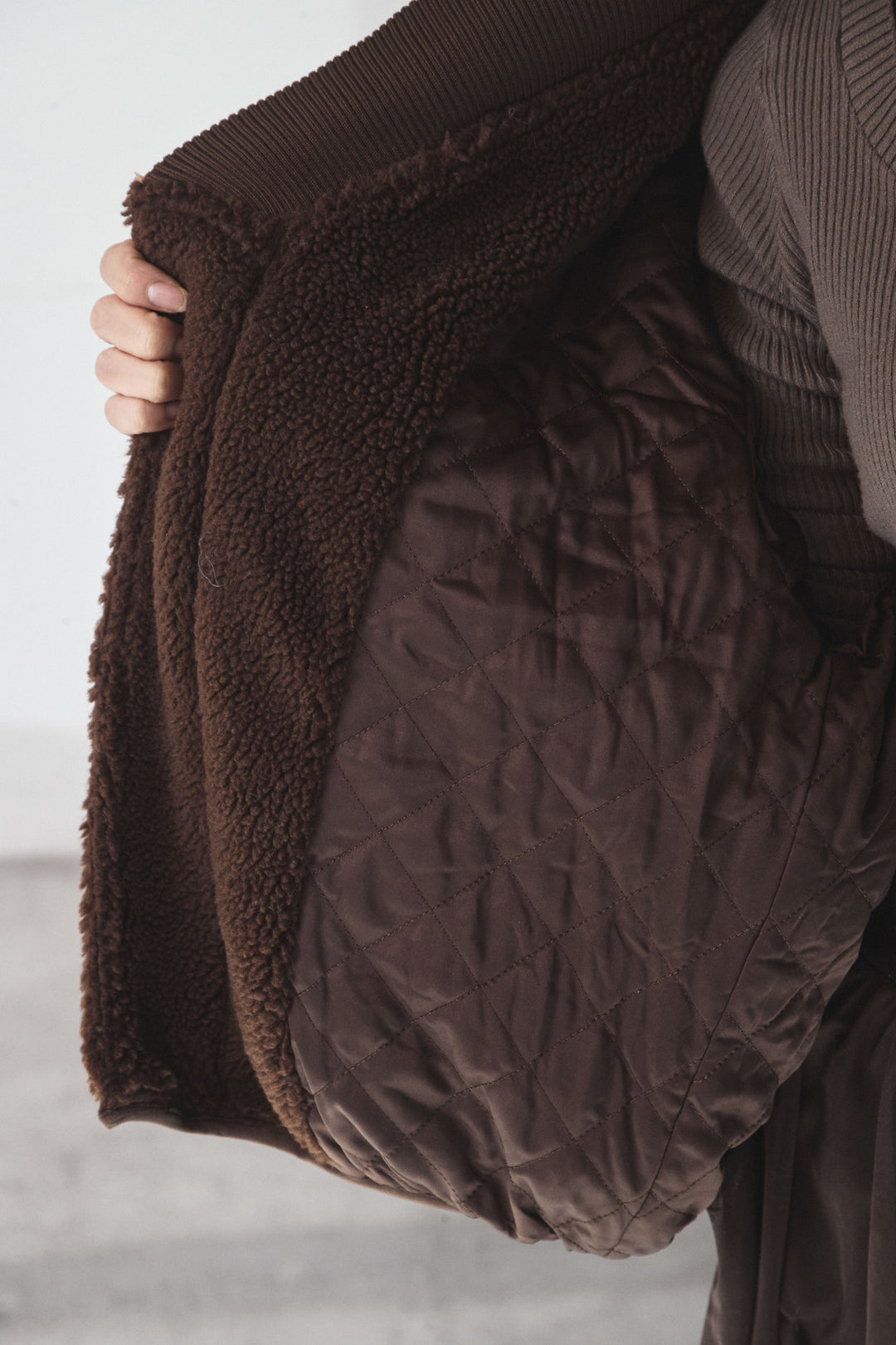 ノーカラーリブボアアウター