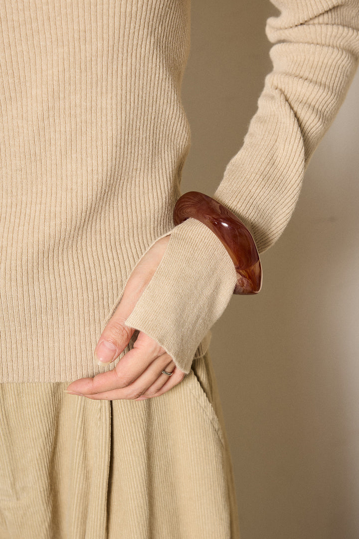 ケーブル編みケープレイヤードニット