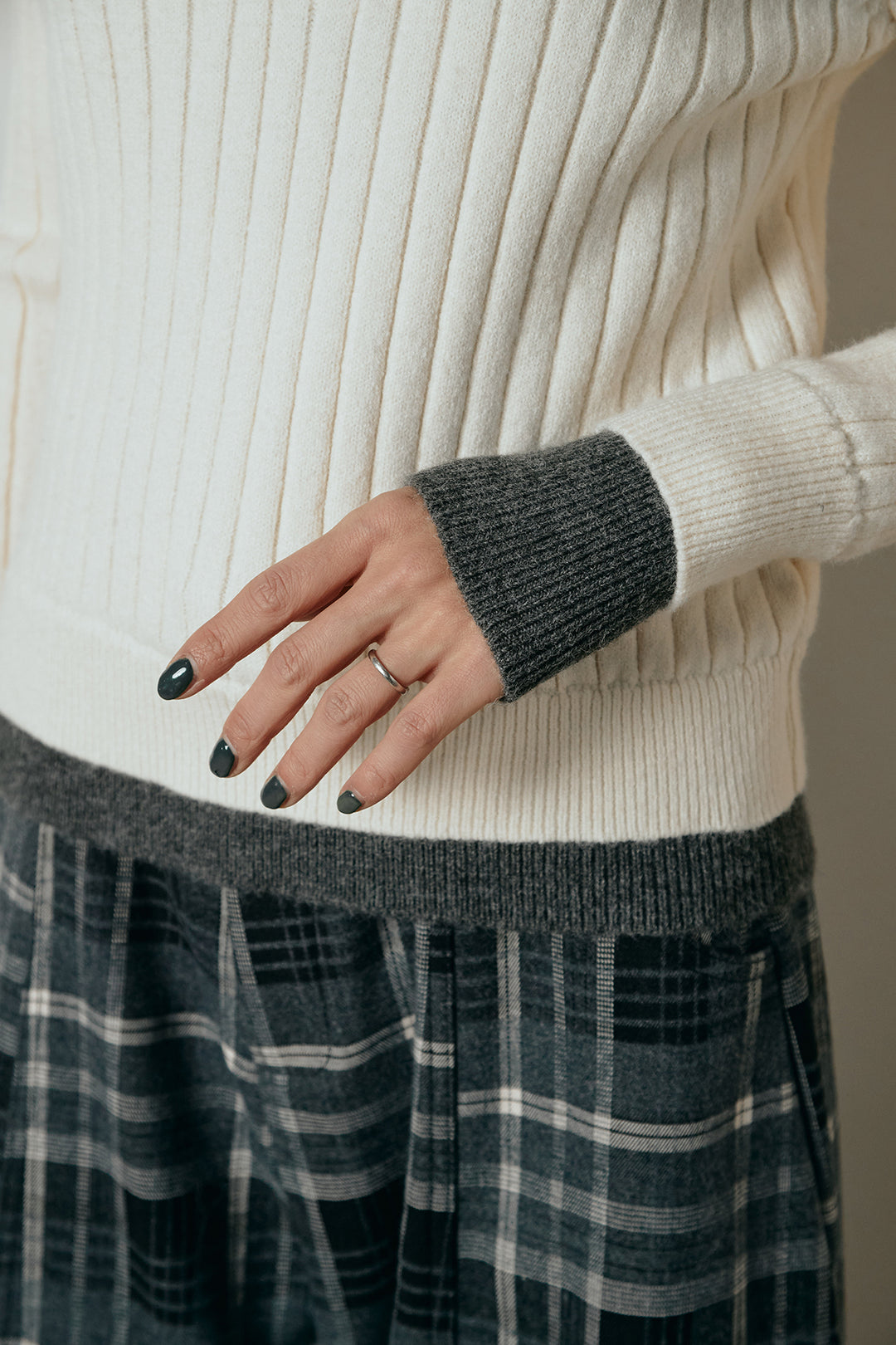 レイヤード風リブニットトップス