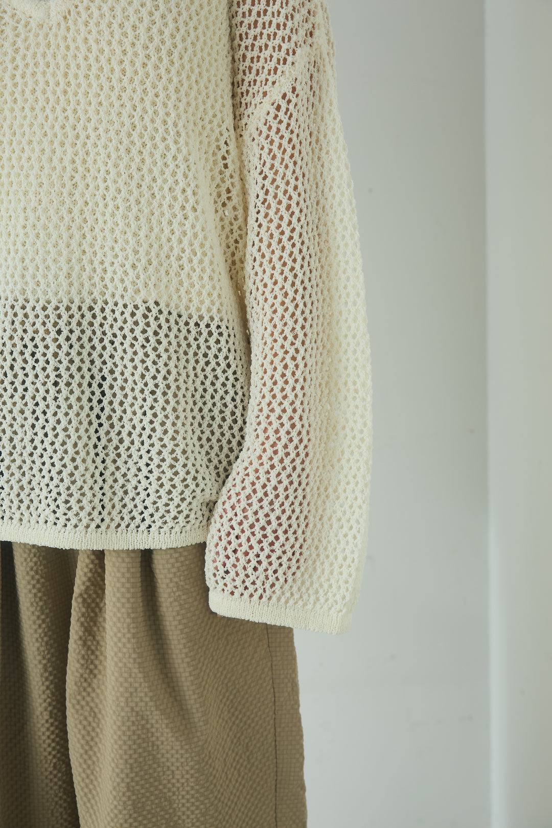 [SET]メッシュ編みビスチェセットVネックプルオーバー+カラーデニムタックカーブパンツ(2set)