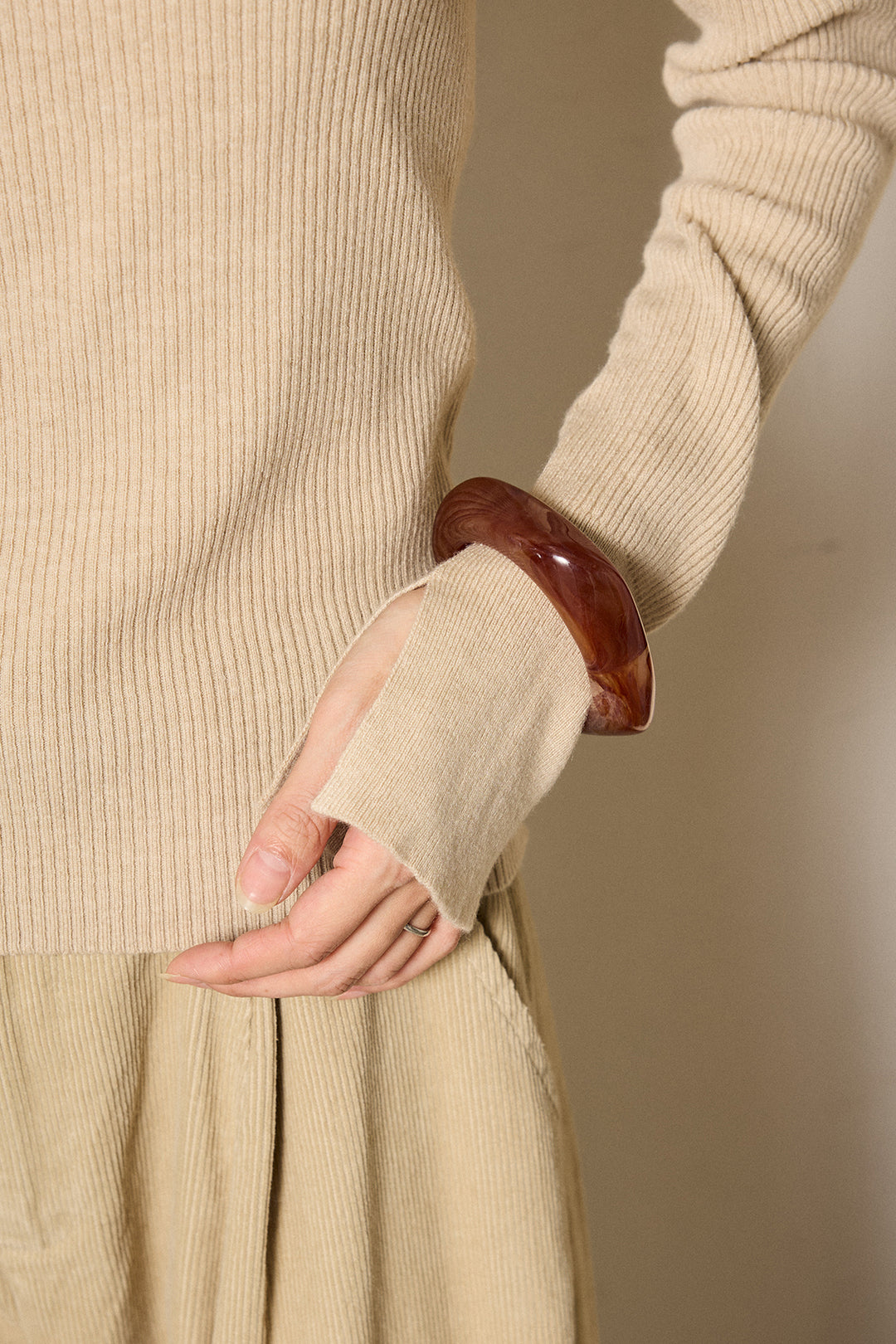 [SET]ケーブル編みケープレイヤードニット+サイドベルトパンツ(2set)