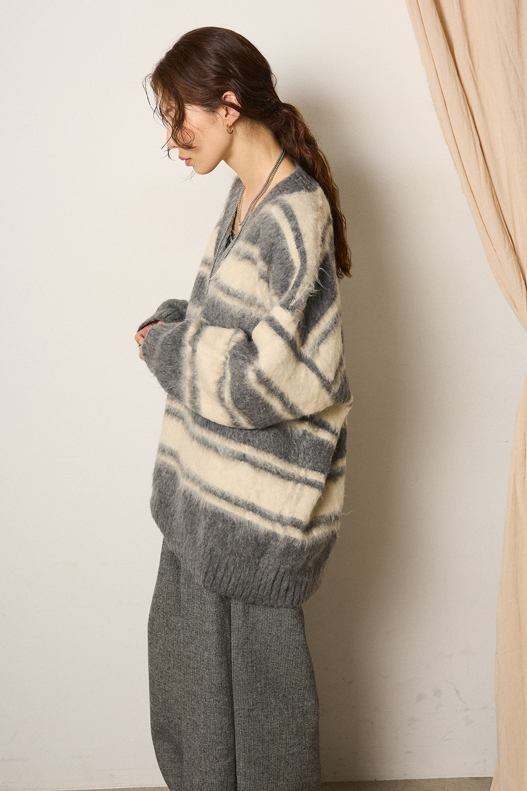 ルーズVネックボーダーニットトップス