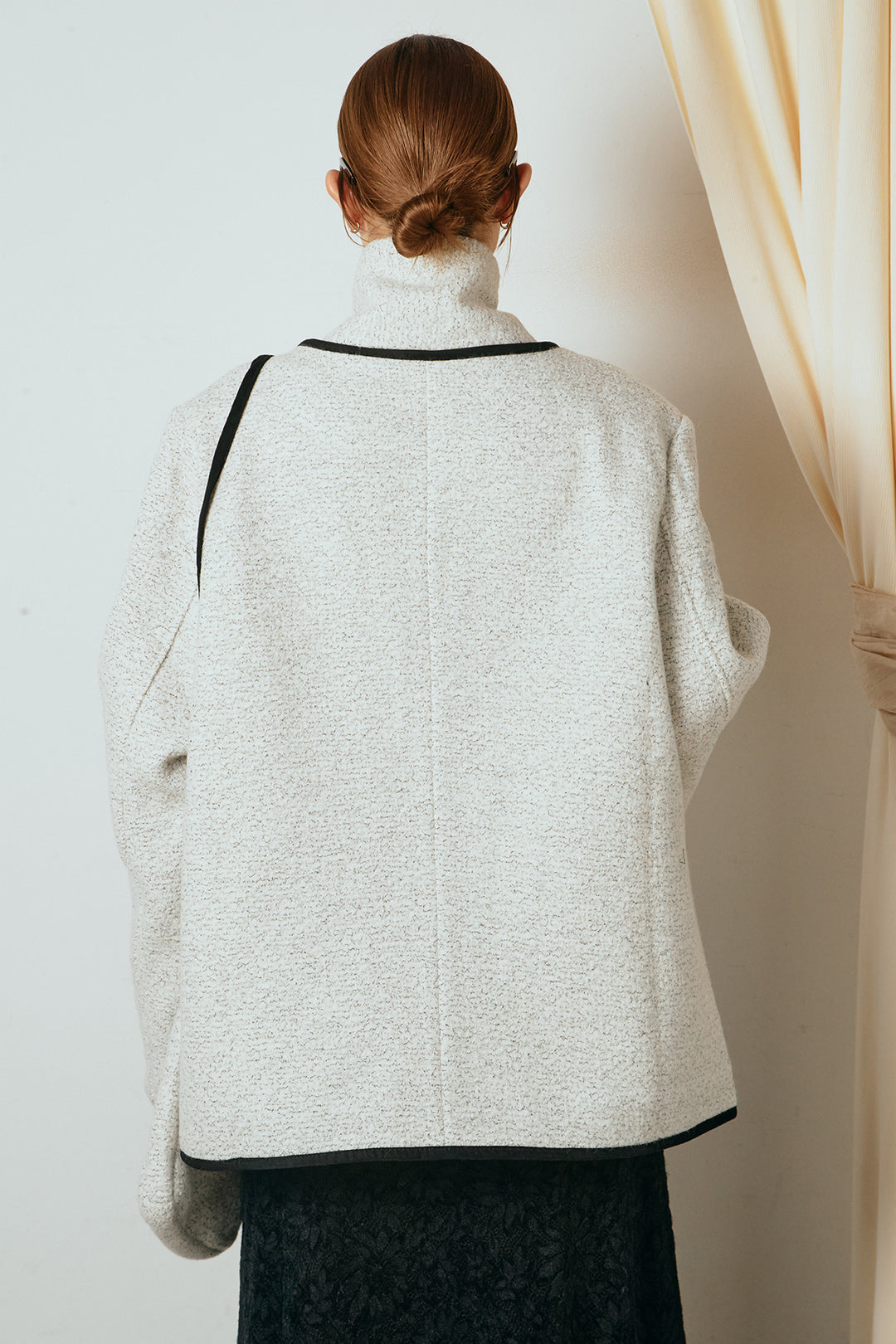 [SET]ノーカラーマフラーバッグ付きアウター+花柄刺繍ベロアフレアスカート(2set)