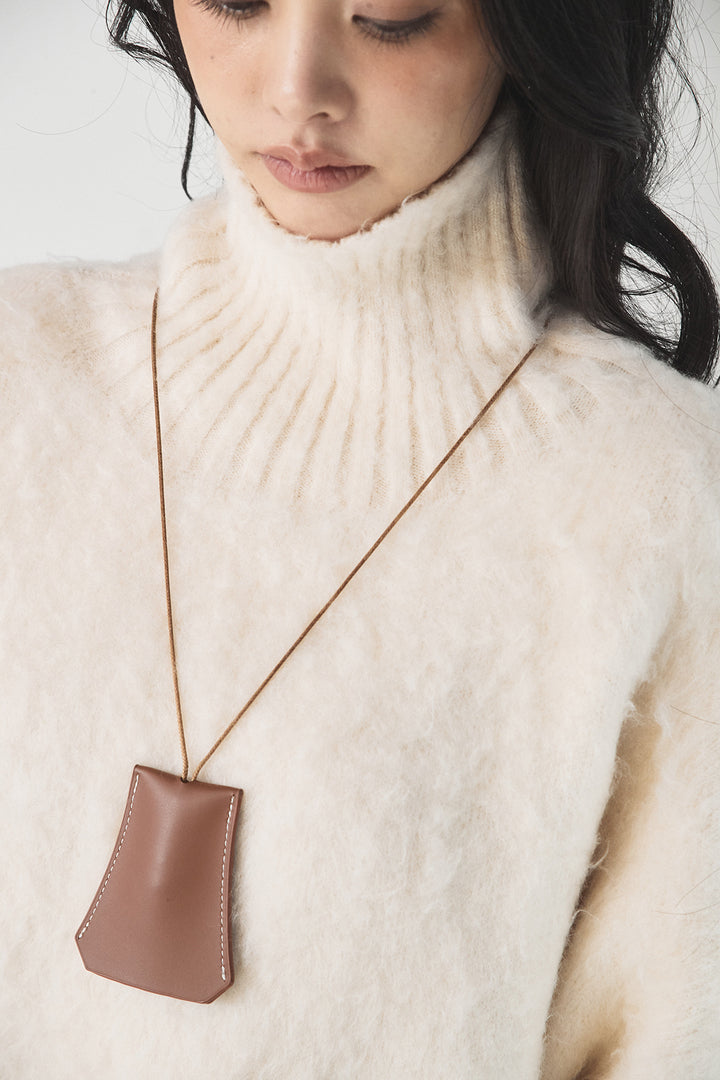 起毛オーバーハイネックニット