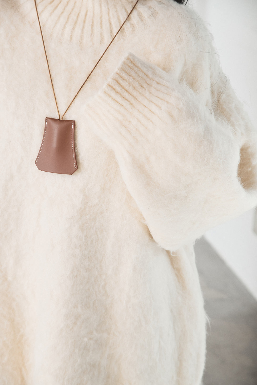 起毛オーバーハイネックニット