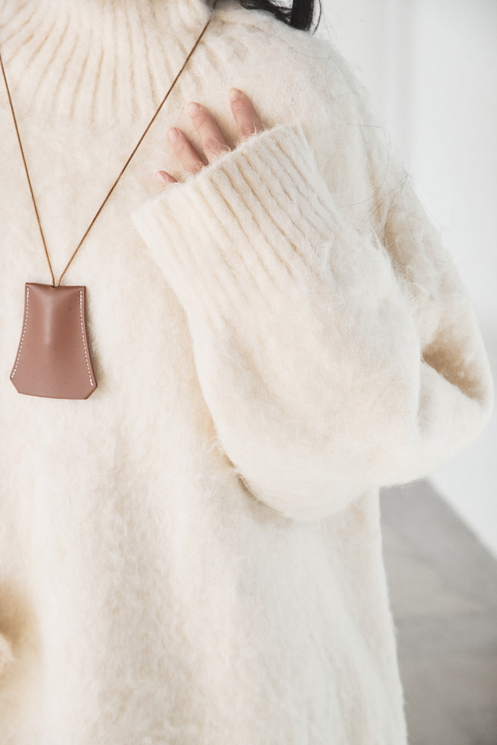 起毛オーバーハイネックニット