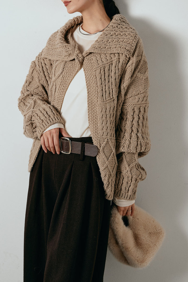 ビッグカラーケーブル編みニットトップス