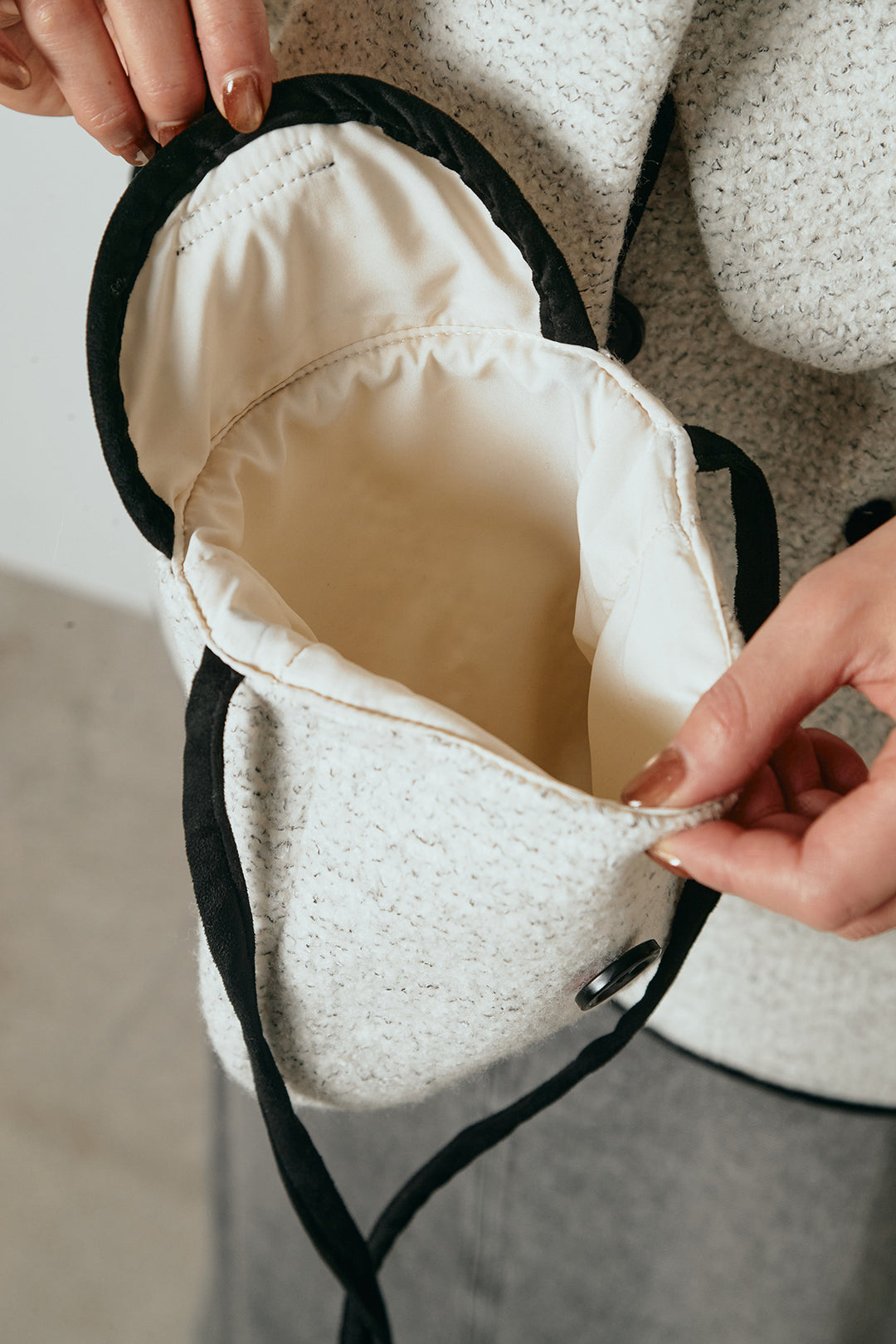 [SET]ノーカラーマフラーバッグ付きアウター+花柄刺繍ベロアフレアスカート(2set)