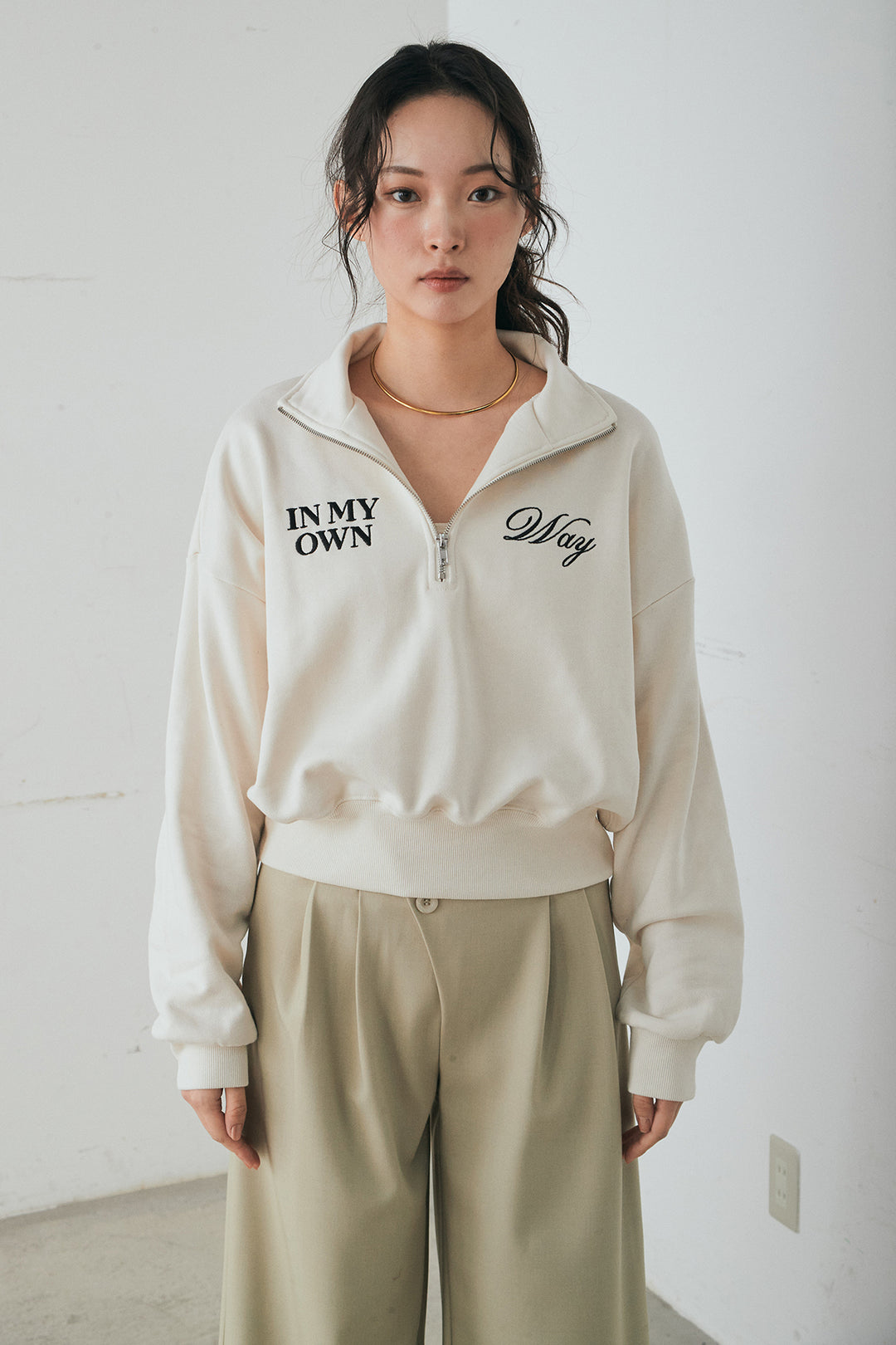 [SET]裏毛ロゴ刺繍ハーフZIPスウェット+刺繍レースデザインサテンスカート(2set)