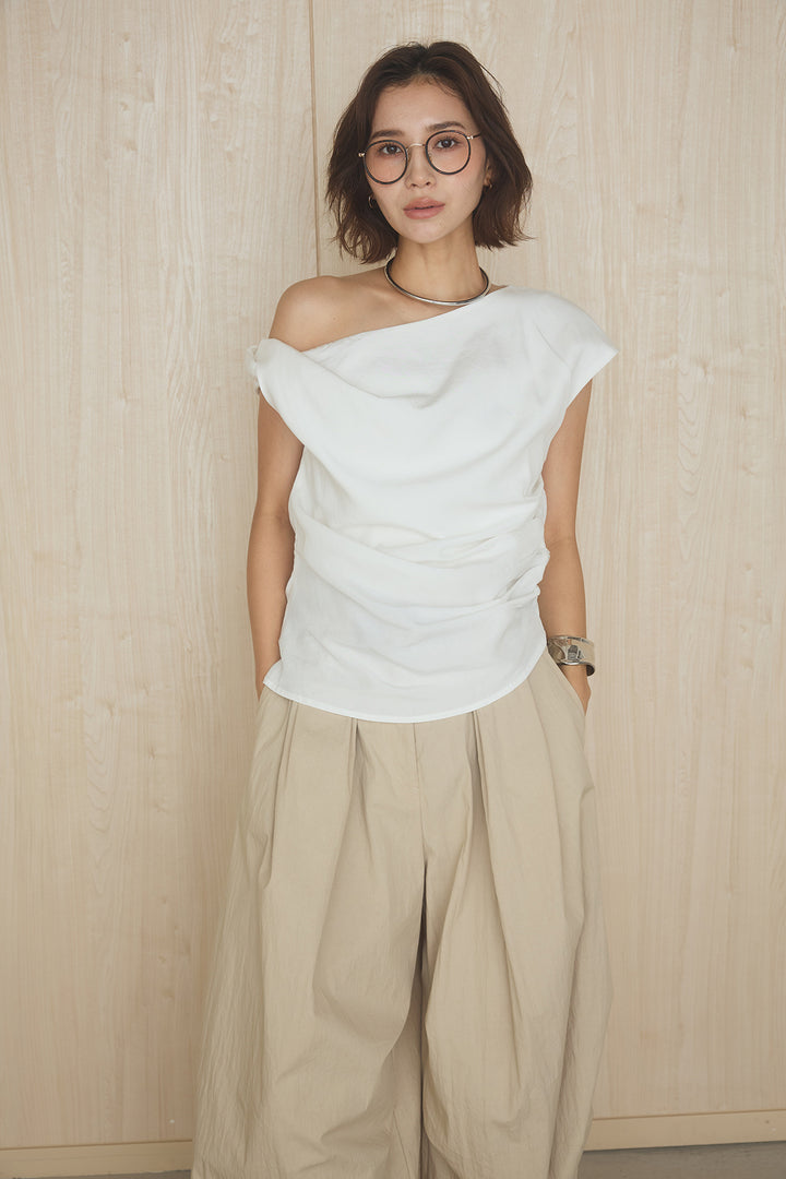 [SET]ノースリーブアシンメトリートップス+ニーサイドタックボリュームカーブパンツ(2set)
