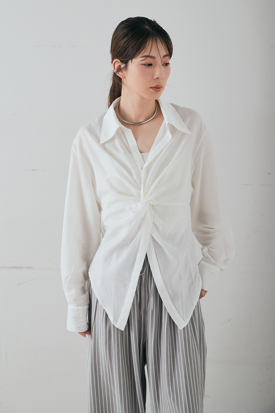 裾巻きツイストデザインシャツ