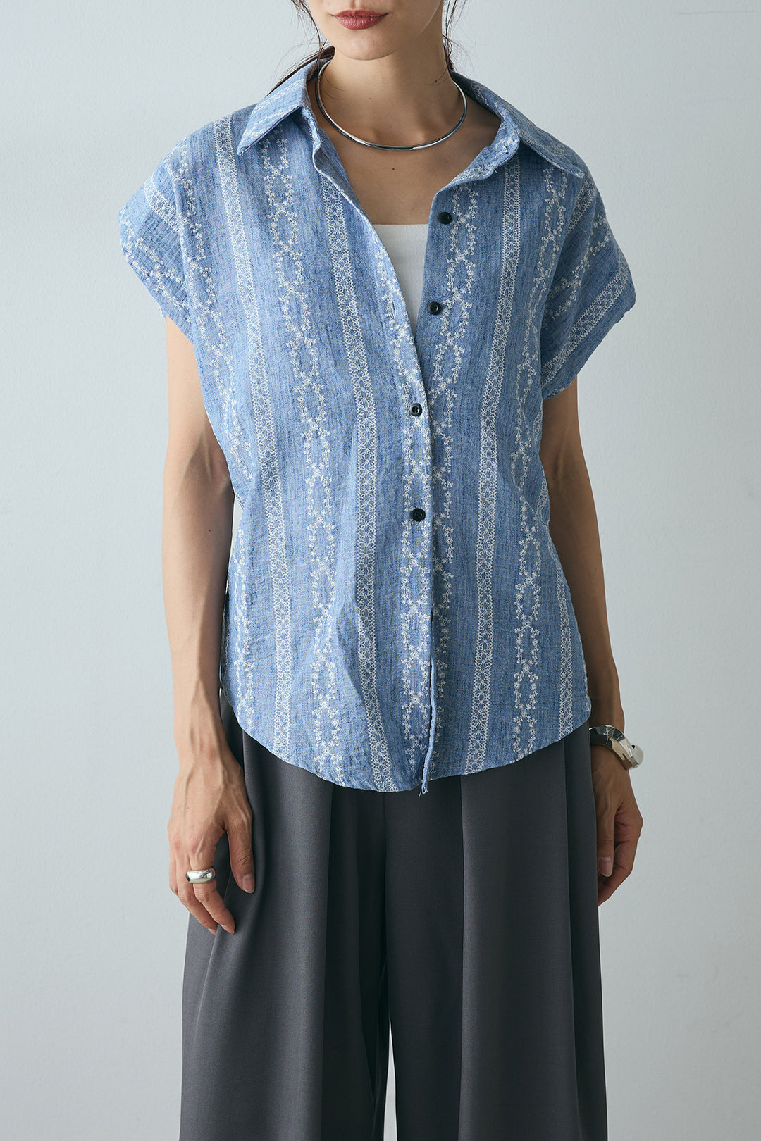 [SET]ノースリーブライン刺繍デザインシャツ+細ベルトタックワイドパンツ(2set)
