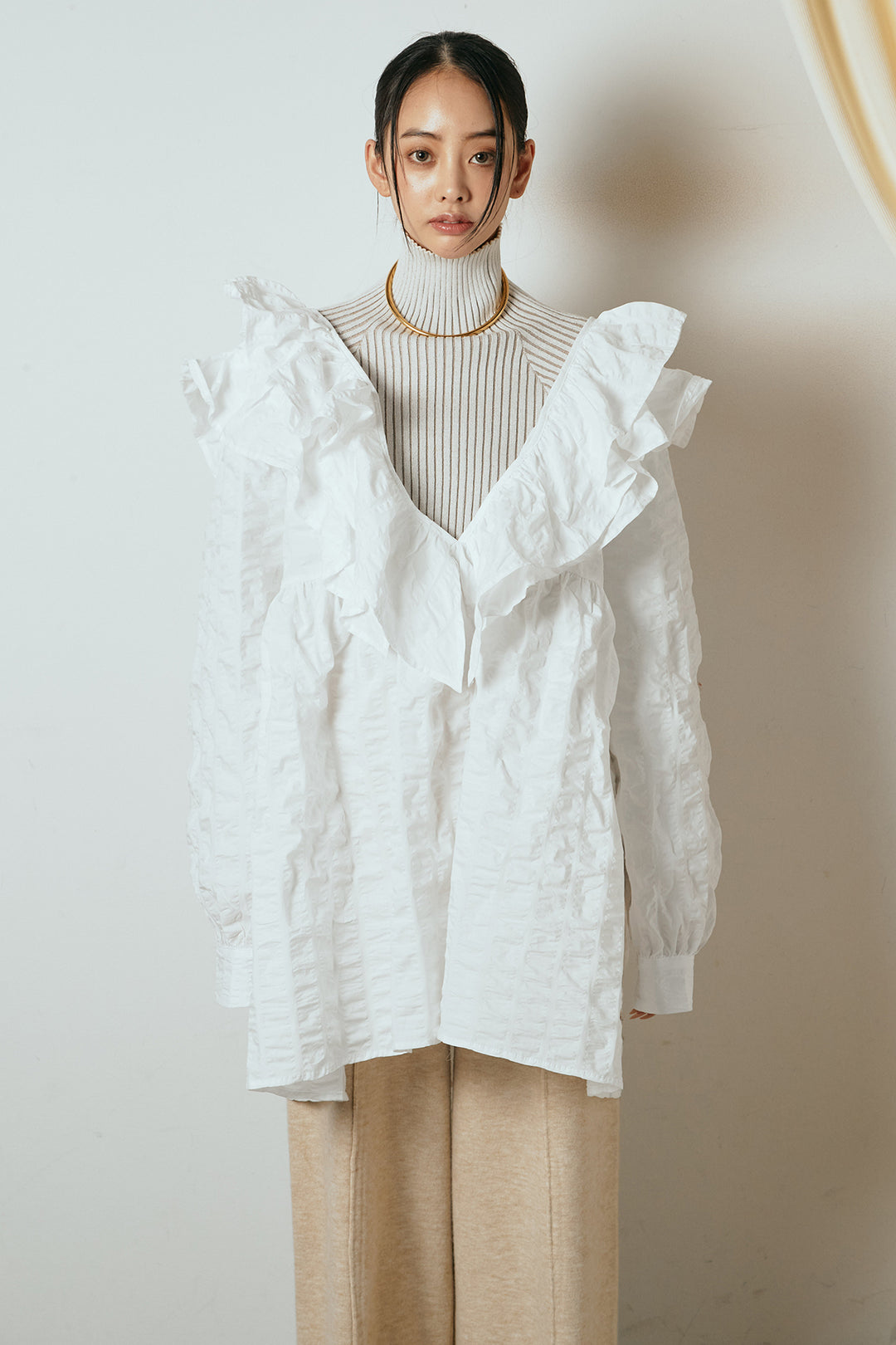 [SET]Vネックフリルカラーブラウス+ストレッチレースクルーネックインナー(2set)