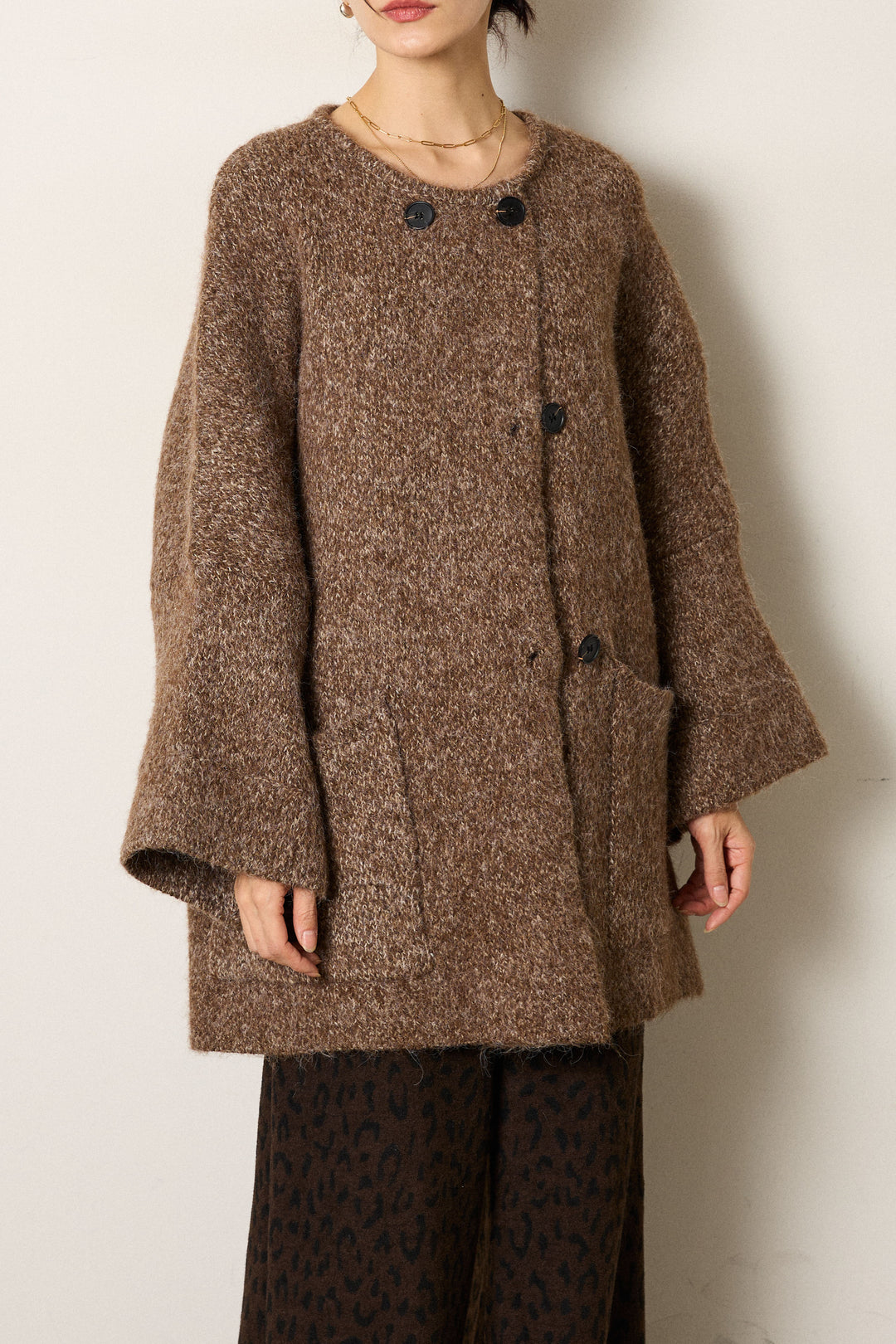 [SET]アシンメトリーボタンニットカーディガン+リラックスコーデュロイハーフパンツ(2set)