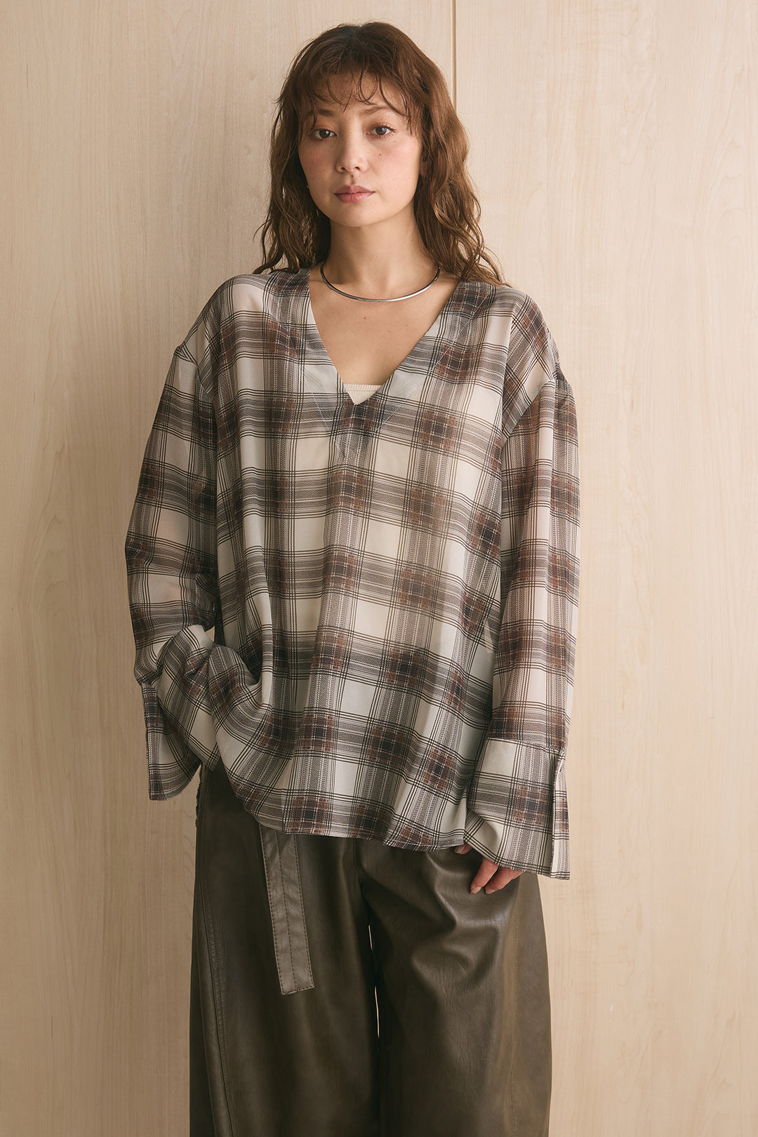 [SET]Vネックオンブレチェックシャツ+ベルト付きレザーライクタックハーフパンツ(2set)