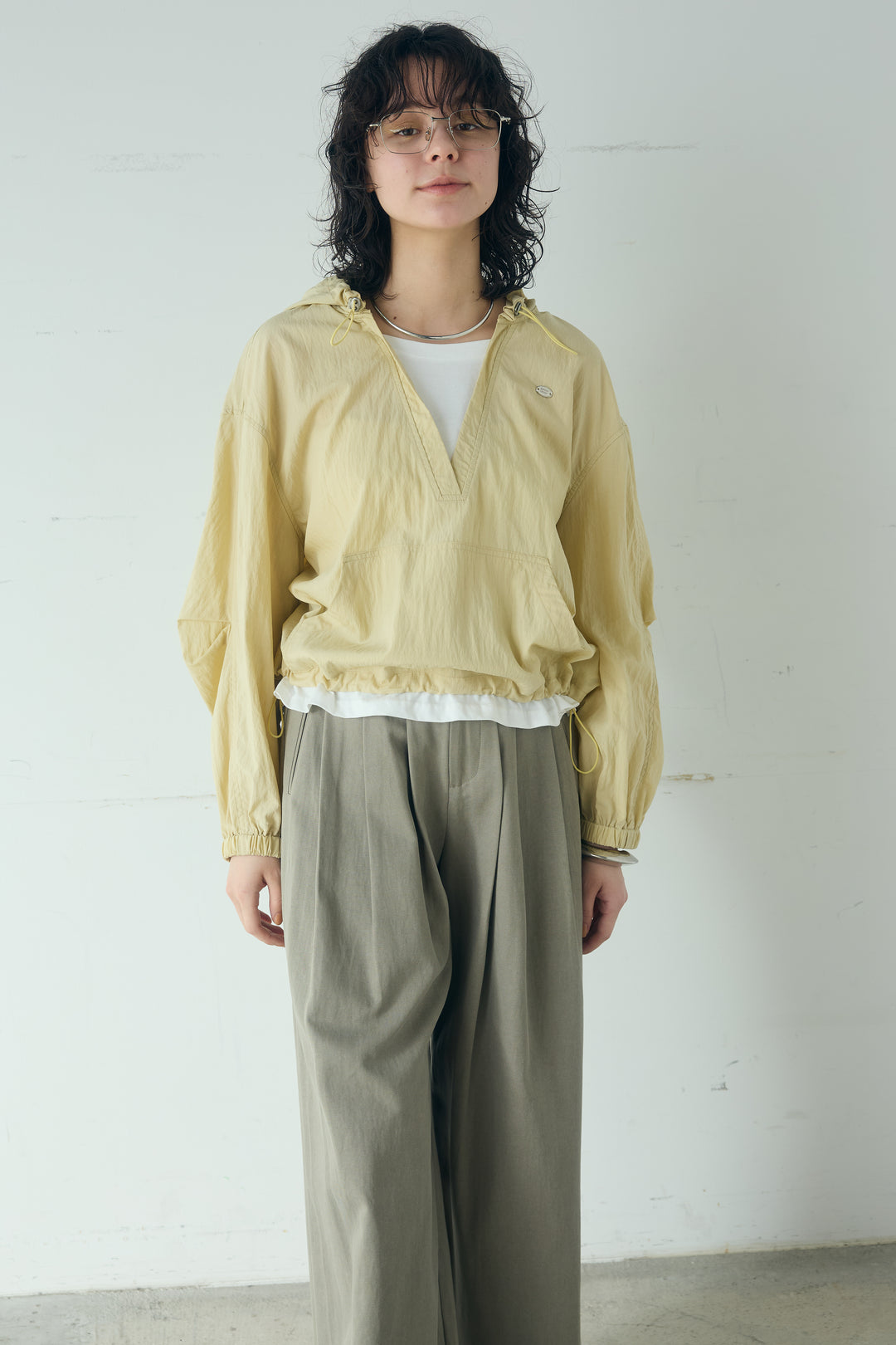 [SET]レイヤードデザインフーディートップス+サイド調整ベルトタックパンツ(2set)