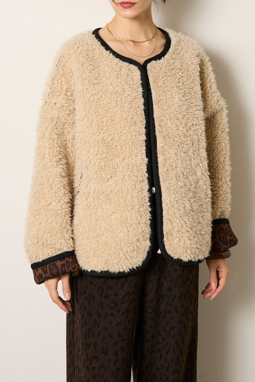 ノーカラー裏地レオパードボアアウター