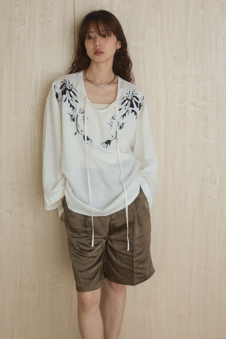 麻混フラワー刺繍柄ブラウス
