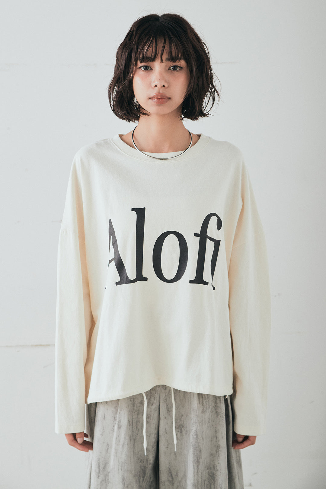 [SET]裾センタードロストロゴプリントワイドTシャツ+紐ベルト付きかすれ柄ワイドスラックス(2set)