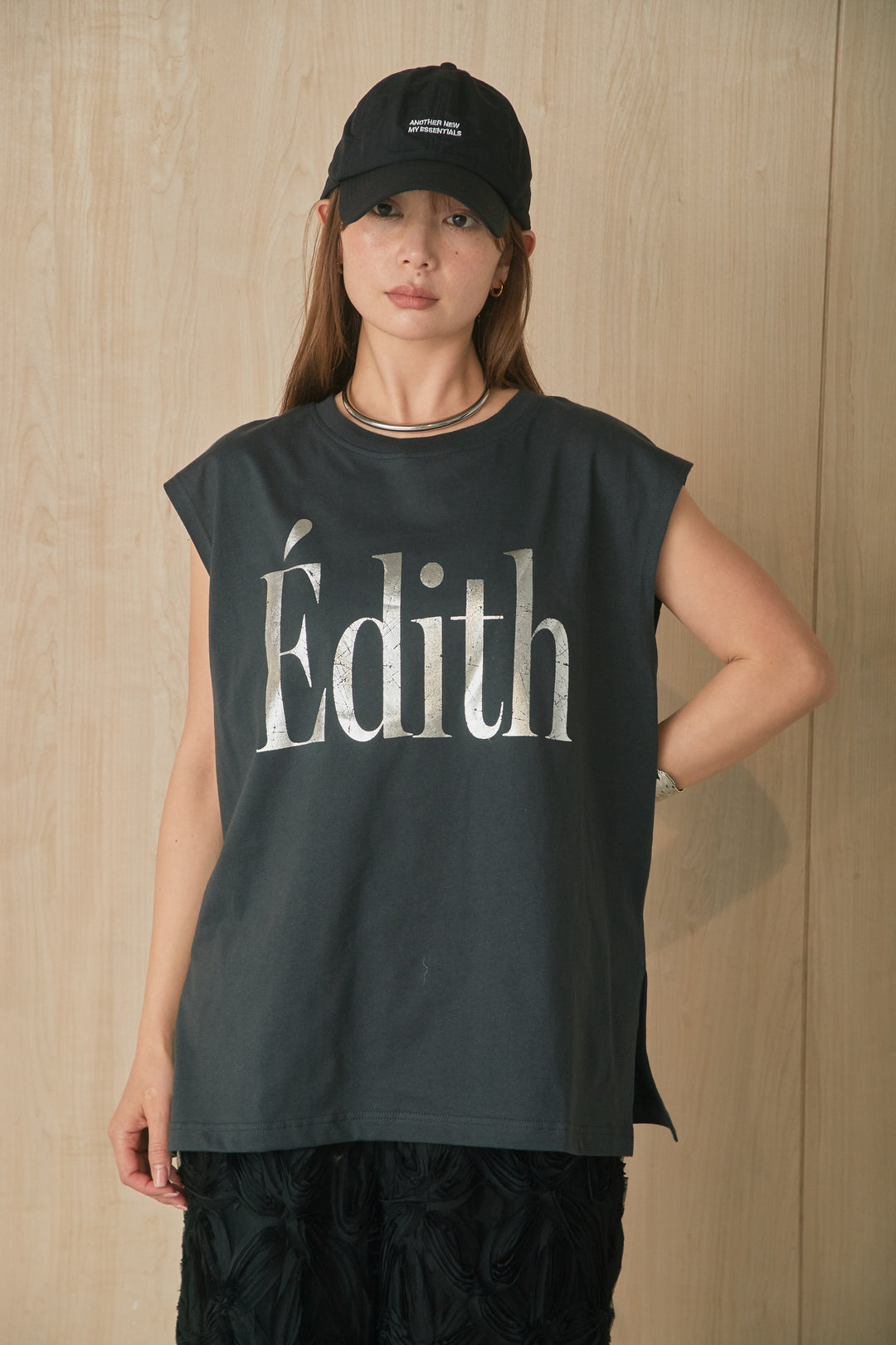 箔ロゴプリントノースリーブTシャツ