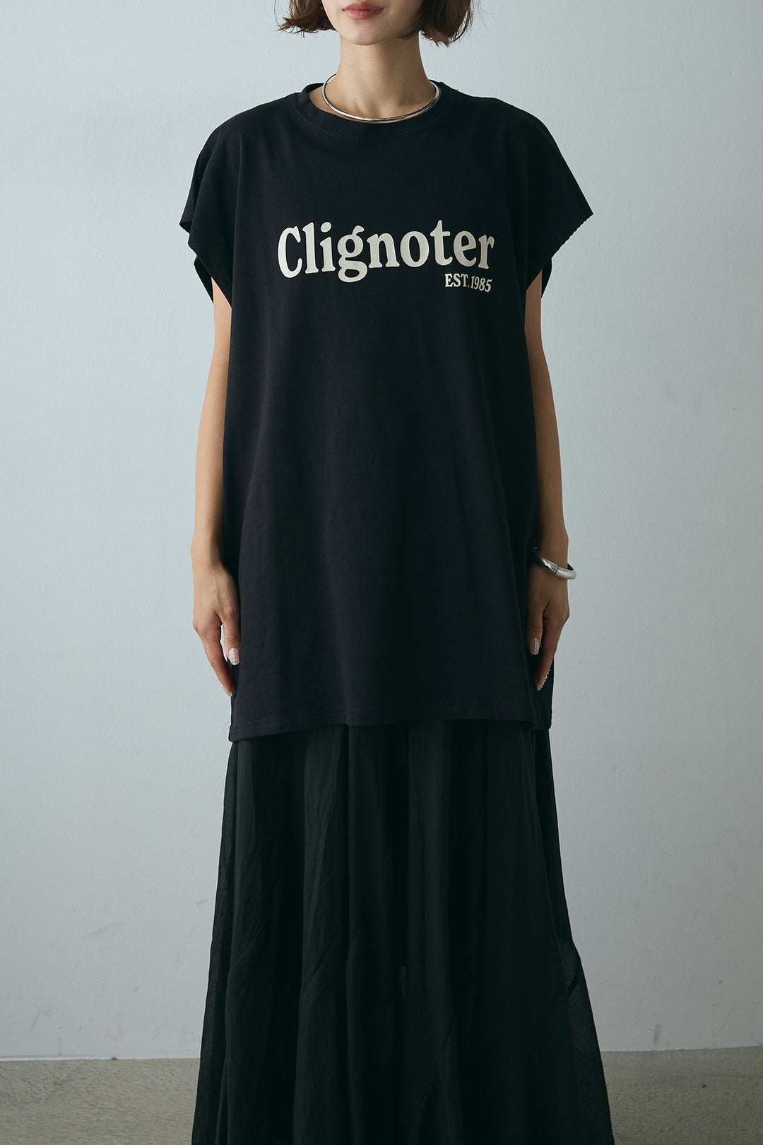 英字ロゴノースリーブTシャツ
