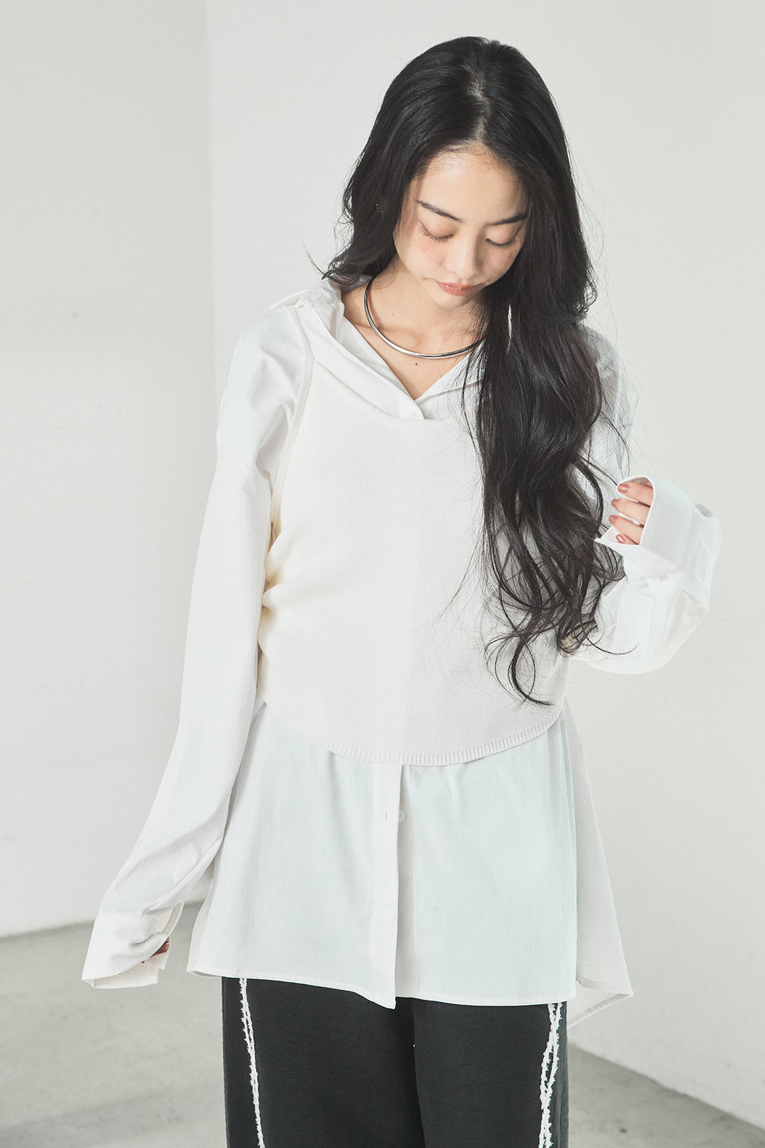 [SET]ニットキャミ付きシャツ+刺繡テープラインパンツ(2set)