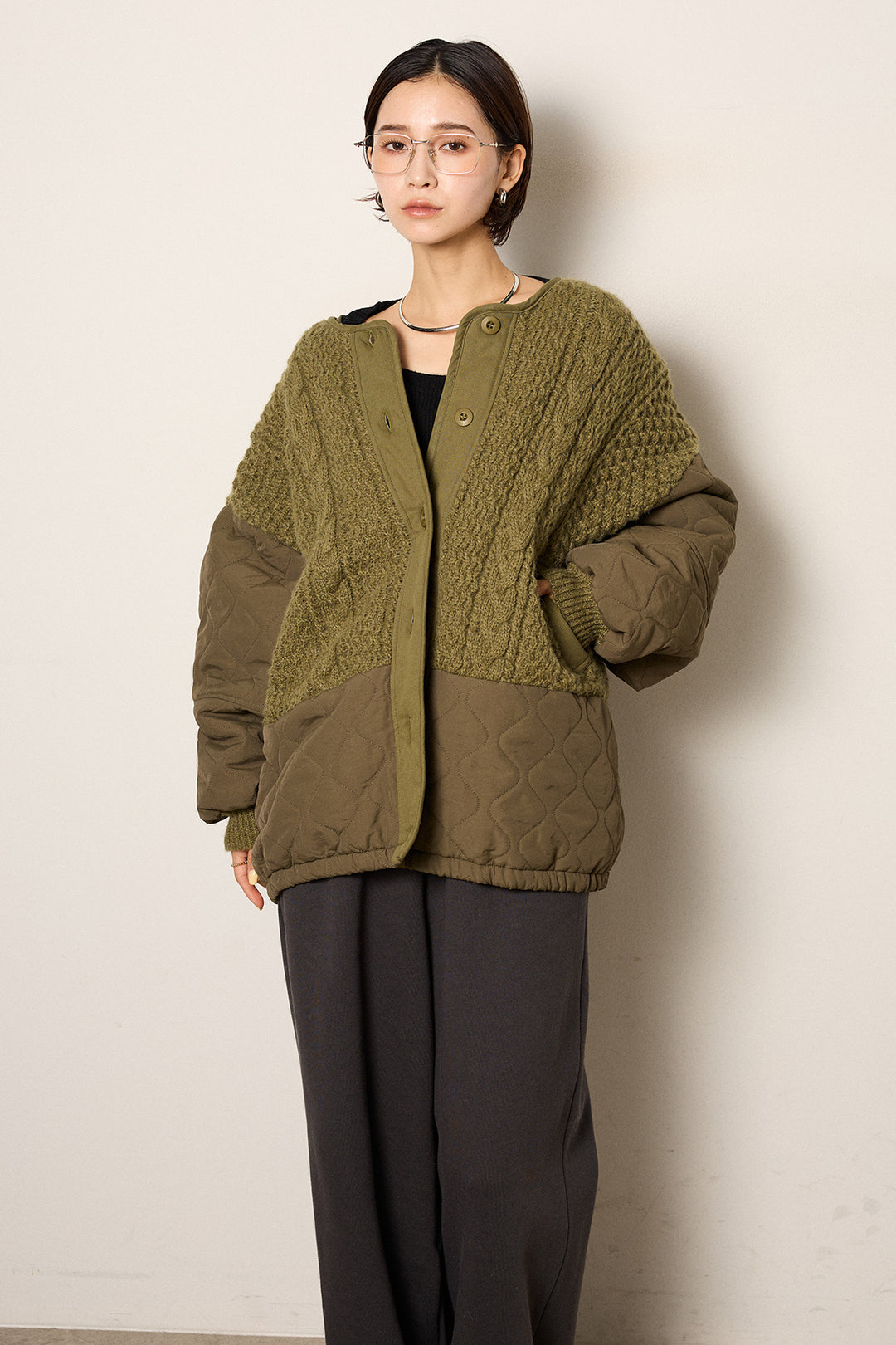 アラン編みニットノーカラー裾キルティングブルゾン