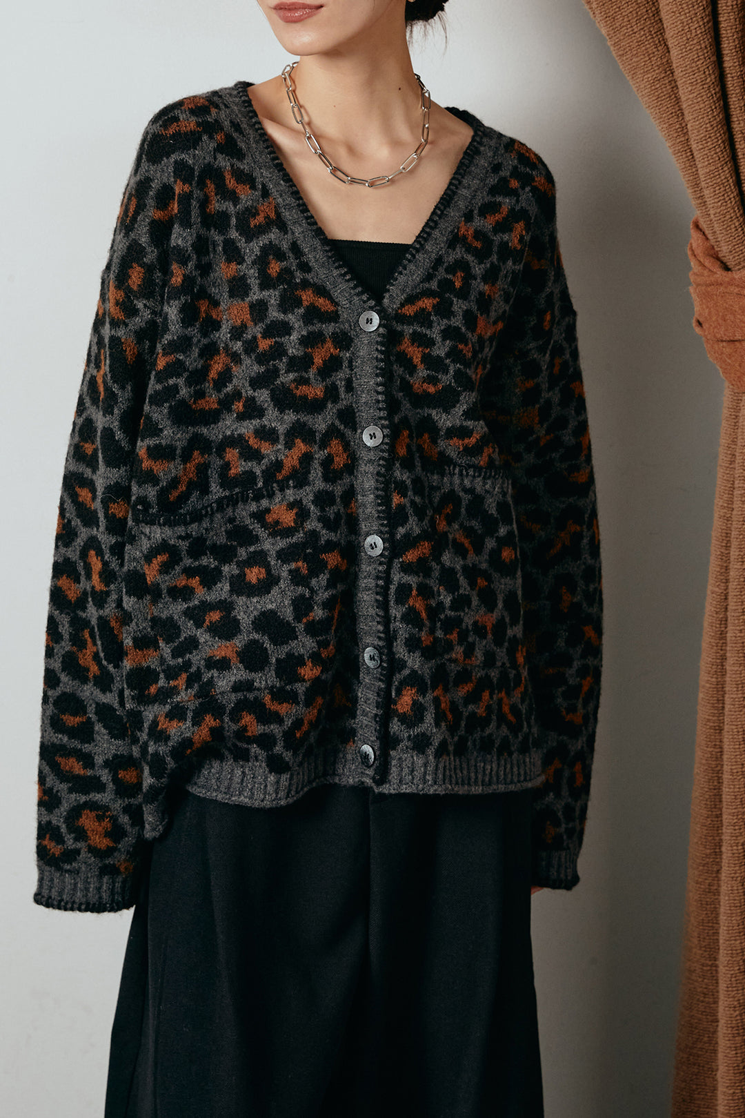 ステッチデザインレオパードニットカーディガン