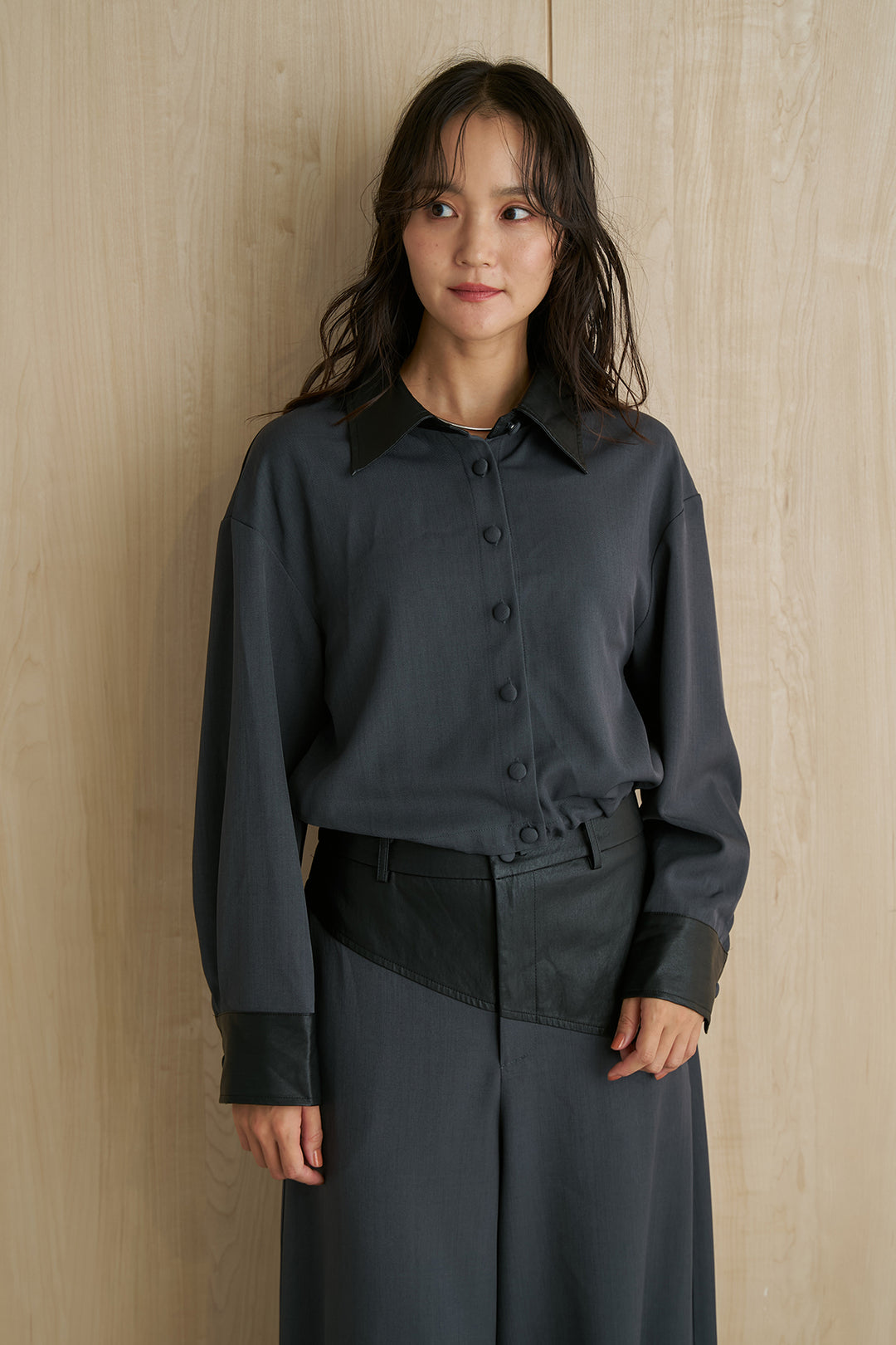 バイカラータイ付きドロストシャツ