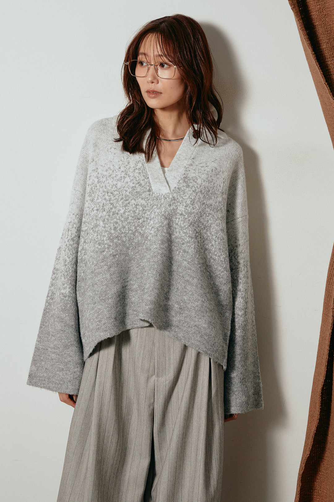 [SET]グラデーションラメニットキーネックプルオーバー+ストライプヘリンボーンパンツ(2set)