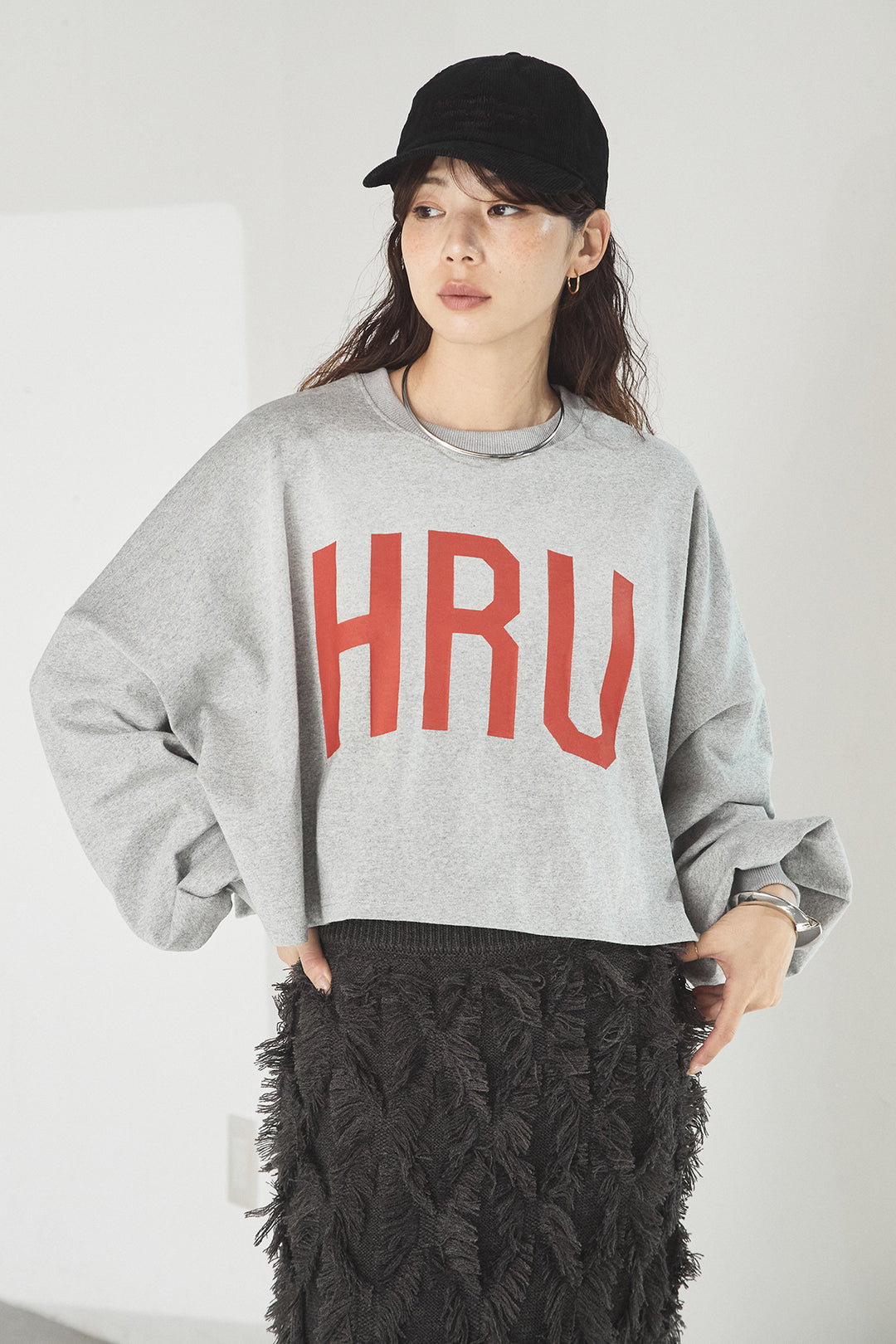 [SET]ビッグロゴHRU袖ボリュームトップス+リブシアークルーネック長袖トップス+ヘリンボーンストライプツータックパンツ(3set)