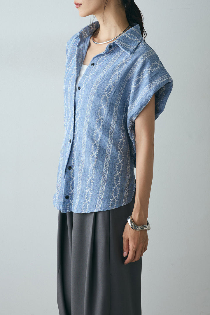 ノースリーブライン刺繍デザインシャツ