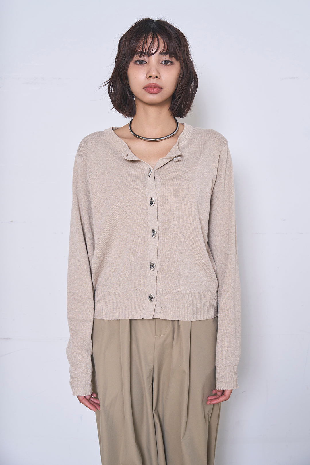 [SET]リサイクルポリニュアンス釦カーデ+ベルトループデザインハイウエストタックパンツ(2set)