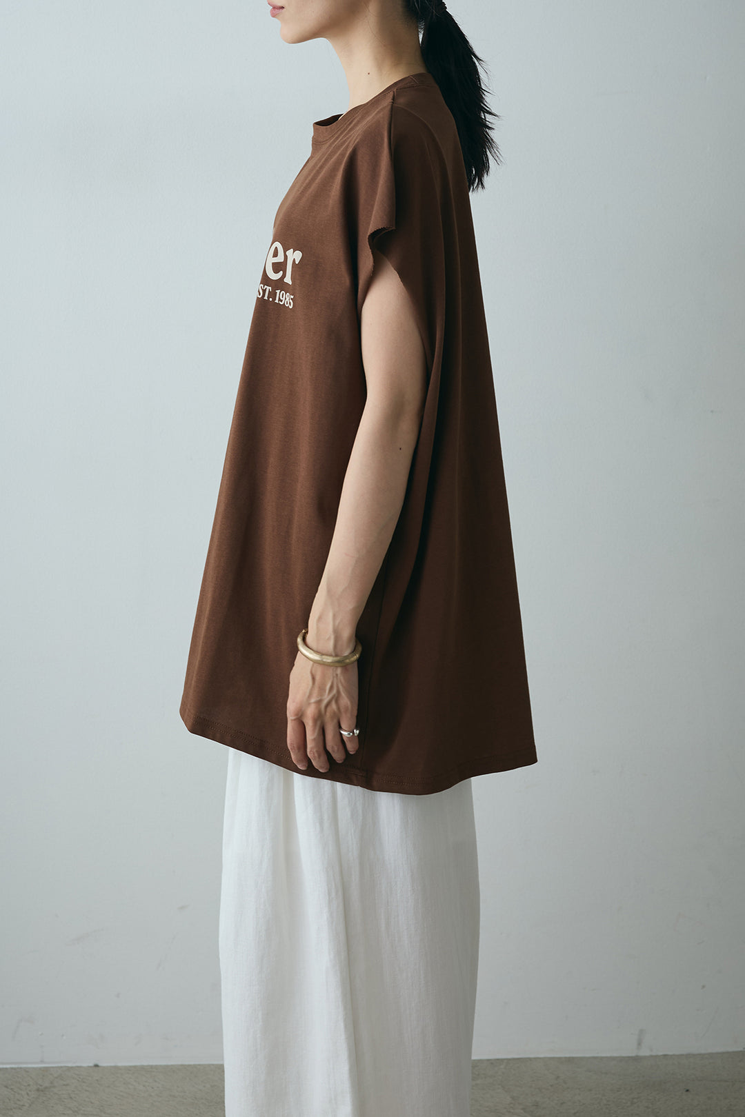 英字ロゴノースリーブTシャツ