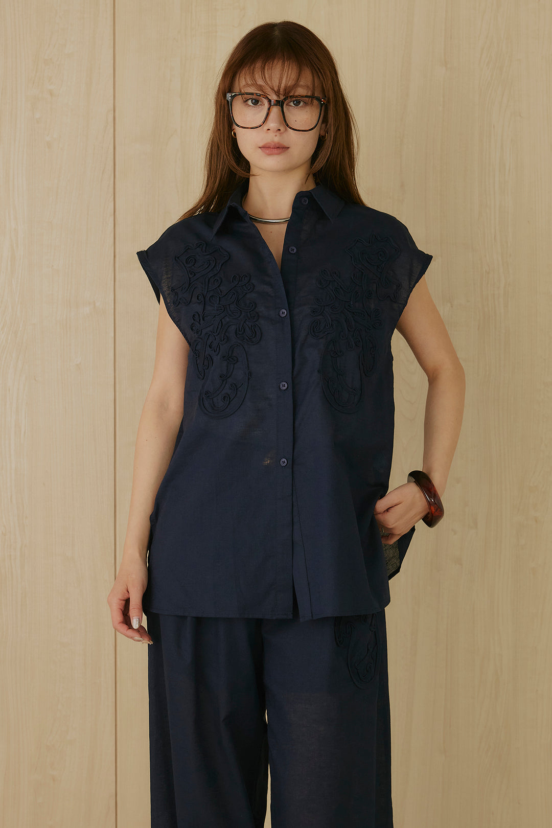 フロント刺繍ノースリシャツ
