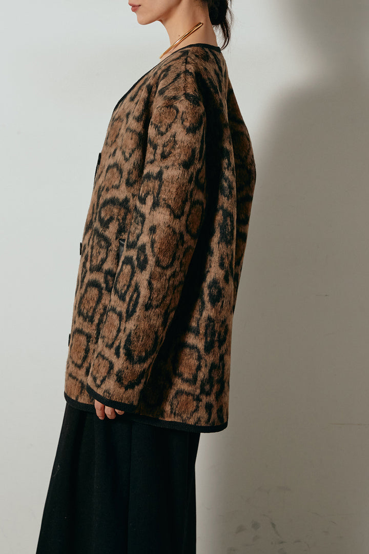 ノーカラーレオパード柄アウター
