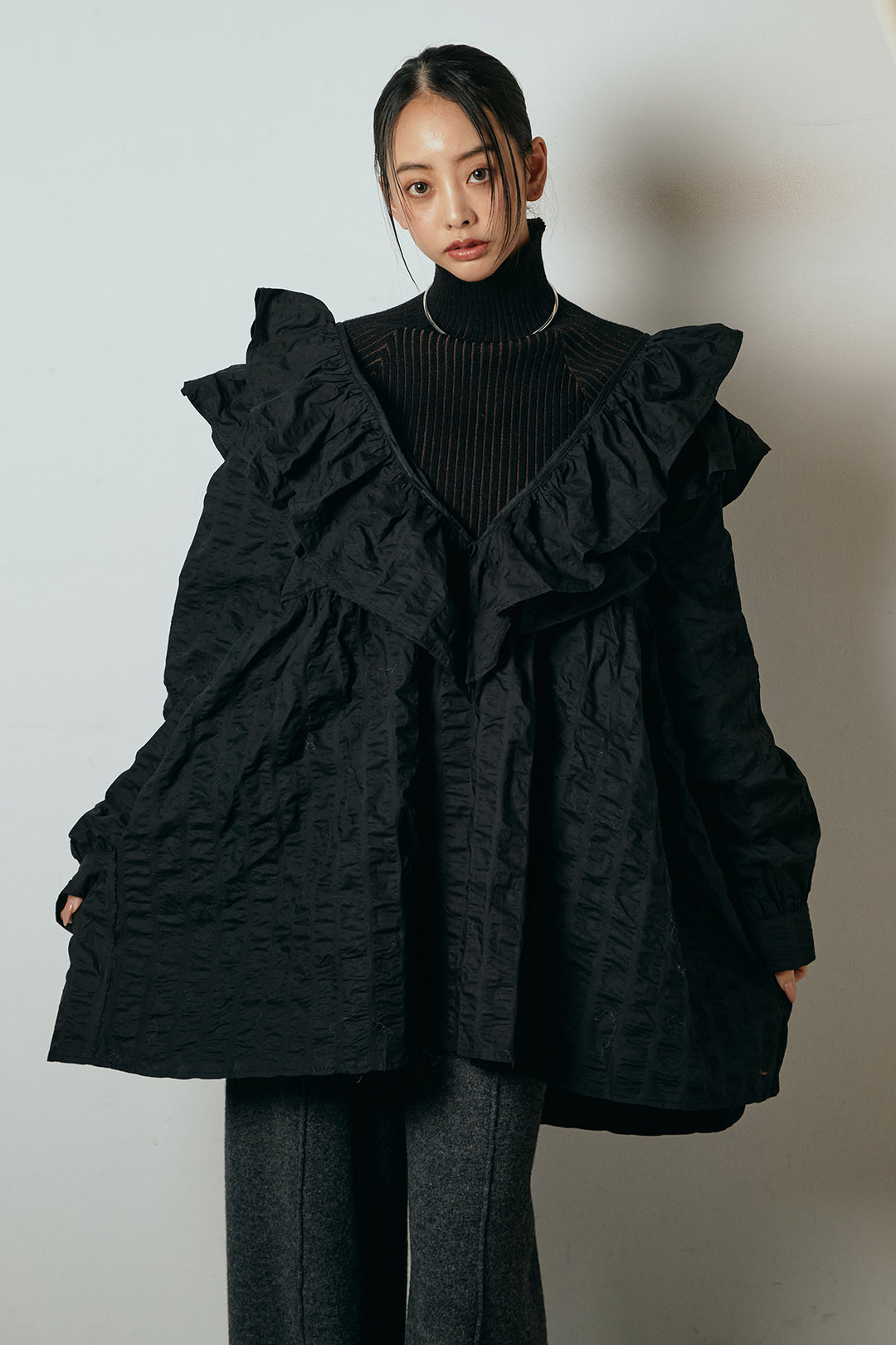 [SET]Vネックフリルカラーブラウス+リブニットシームレスタートルプルオーバー(2set)