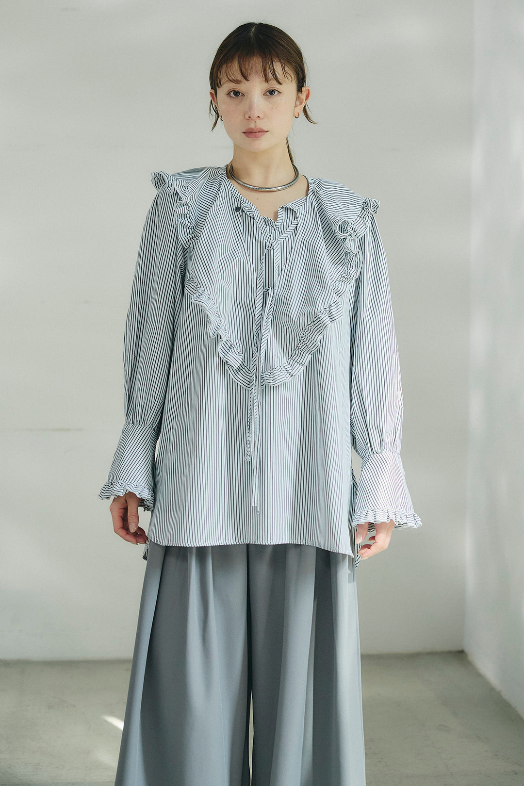 [SET]ノーカラーデニムポケットジャケット+コットンフリルブラウス+ベルト付きタックデザインハイウエストロングパンツ(3set)