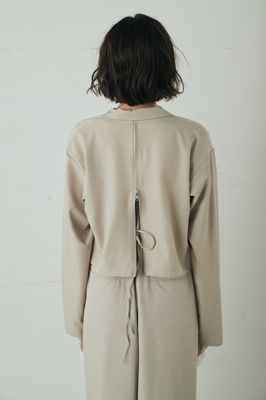 バックジップデザインショートツイルジャケット