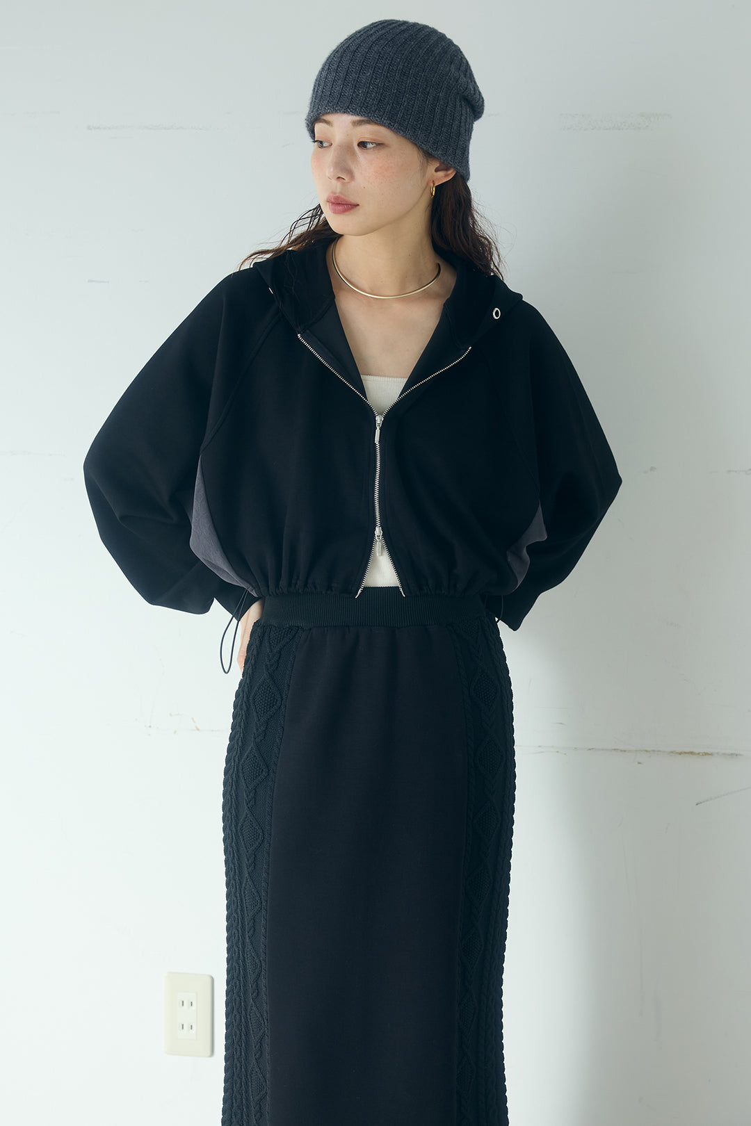 [SET]ドルマンショートフーディー+異素材ドッキングケーブルニットスカート(2set)