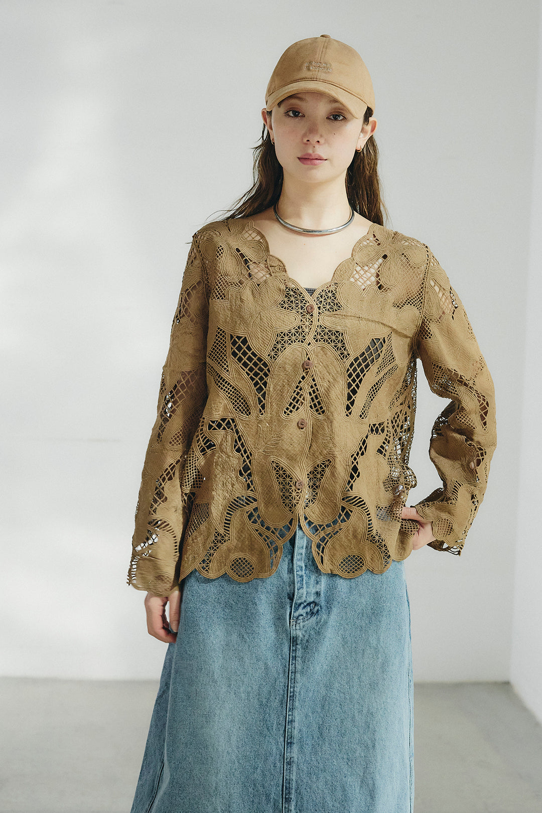 フラワー刺繍レースブラウス